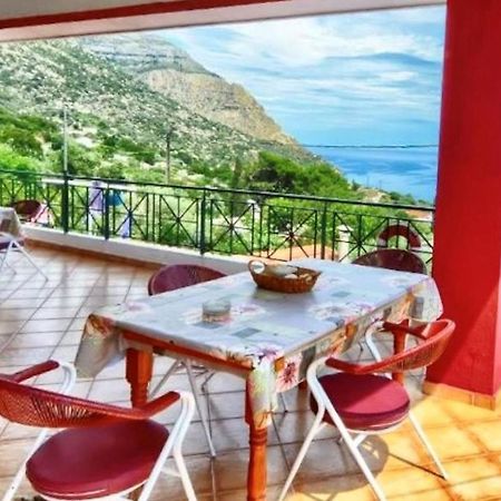 Ikaria Studios Manganitis Luaran gambar