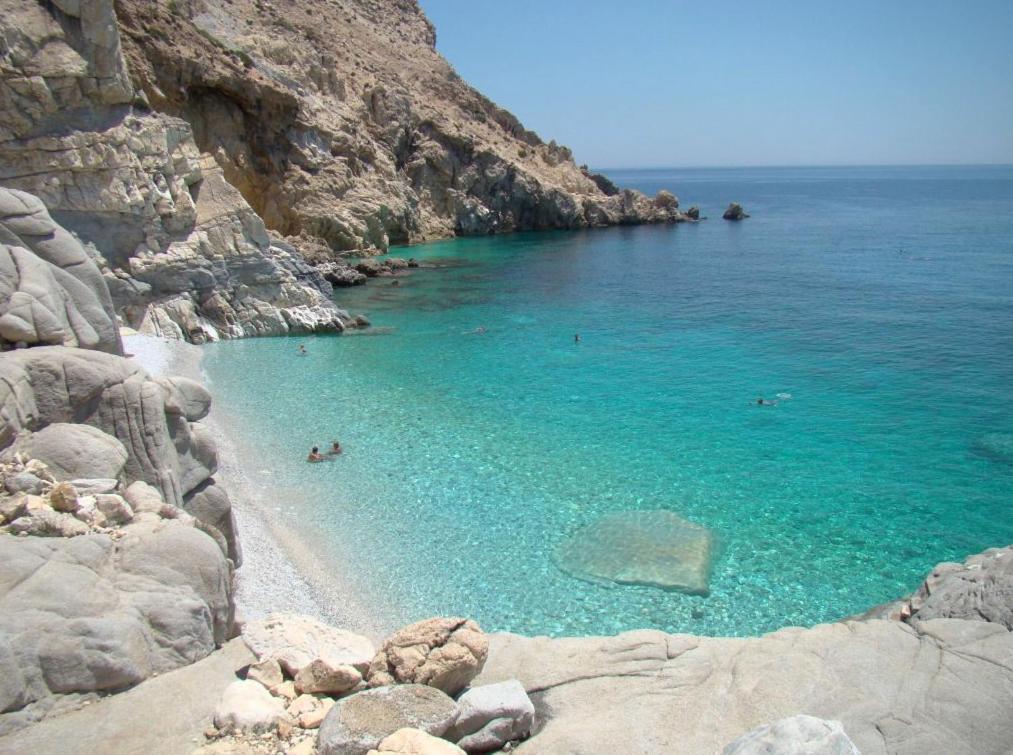 Ikaria Studios Manganitis Luaran gambar