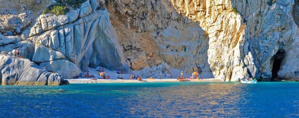 Ikaria Studios Manganitis Luaran gambar