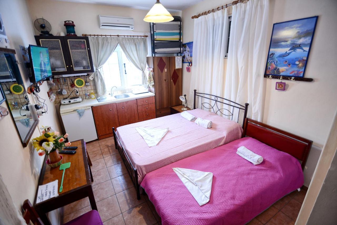 Ikaria Studios Manganitis Luaran gambar