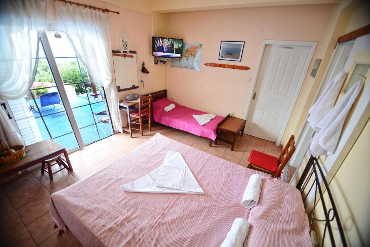 Ikaria Studios Manganitis Luaran gambar