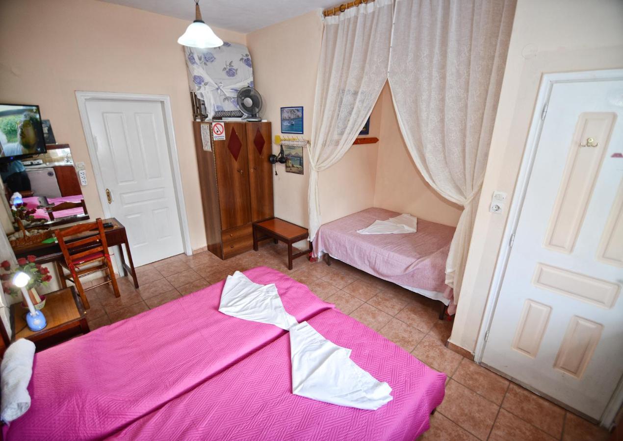 Ikaria Studios Manganitis Luaran gambar