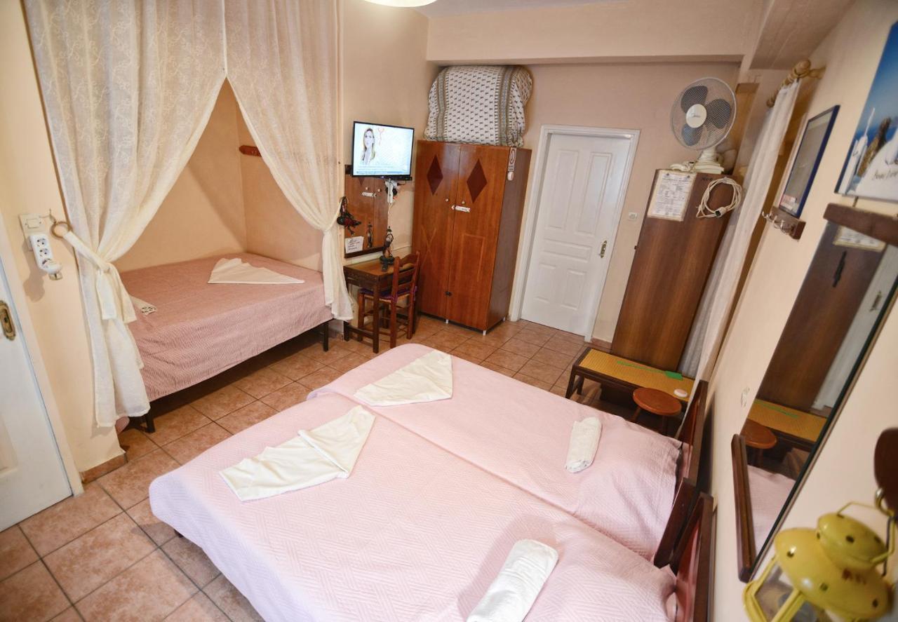 Ikaria Studios Manganitis Luaran gambar