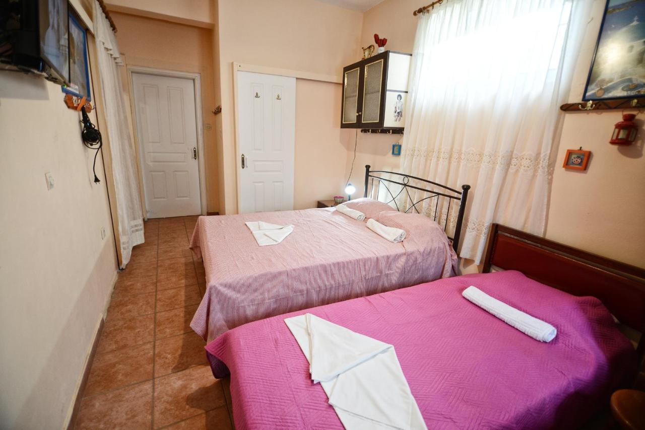 Ikaria Studios Manganitis Luaran gambar