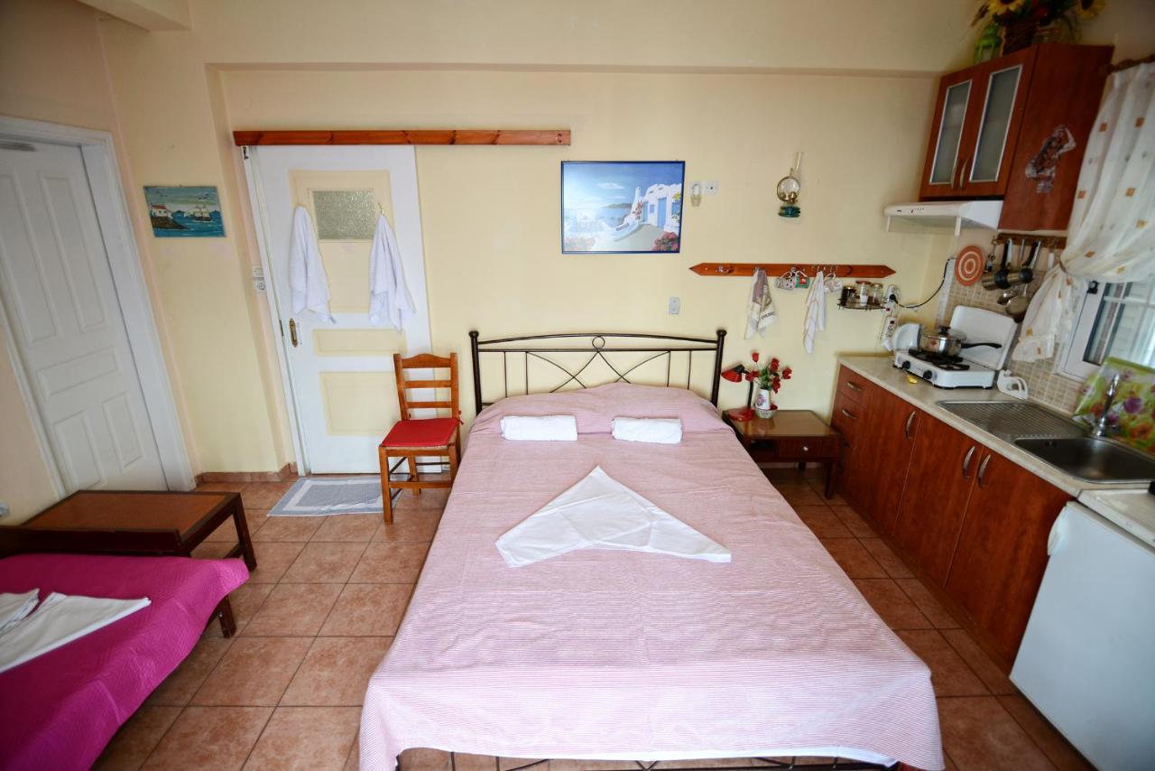 Ikaria Studios Manganitis Luaran gambar