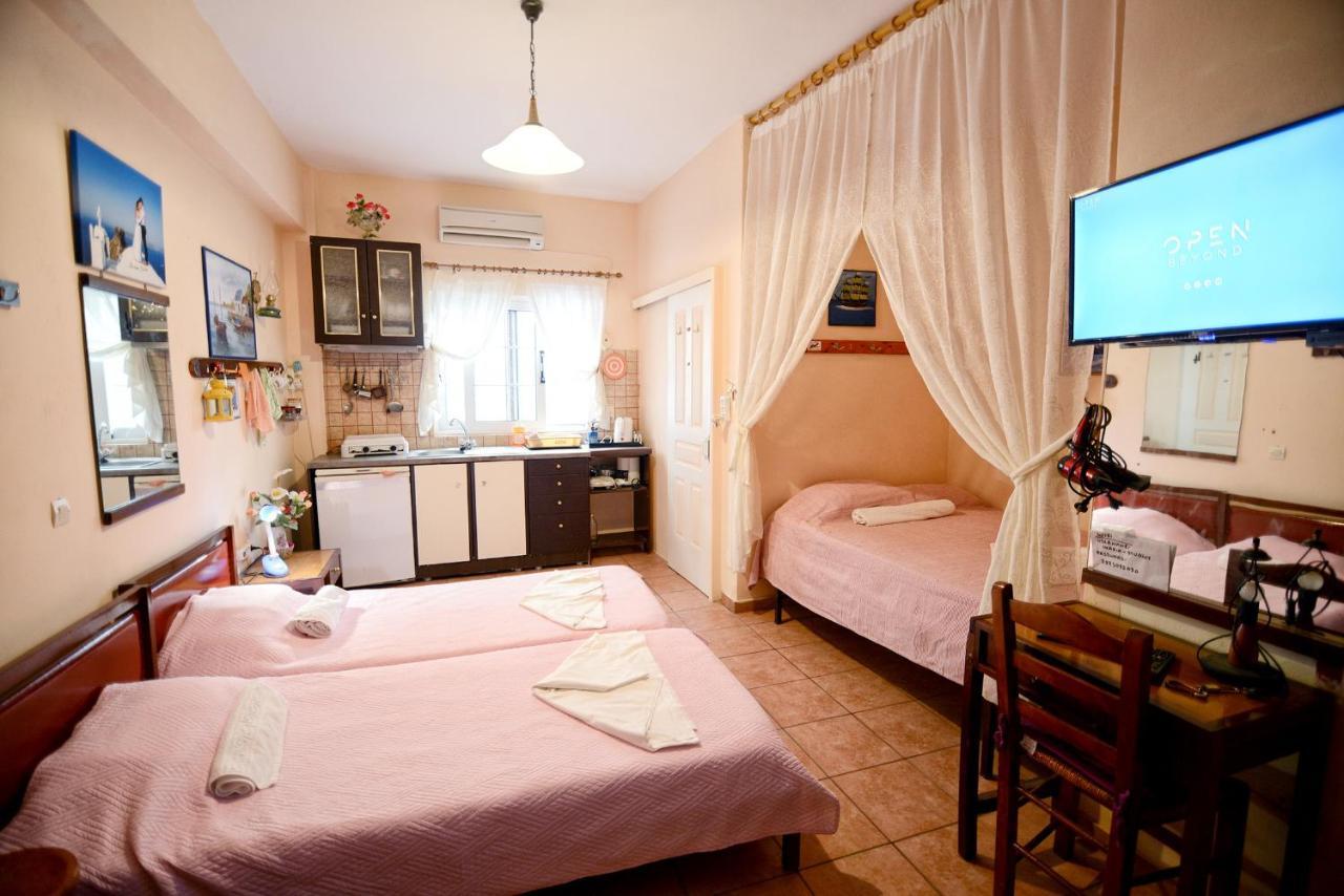 Ikaria Studios Manganitis Luaran gambar