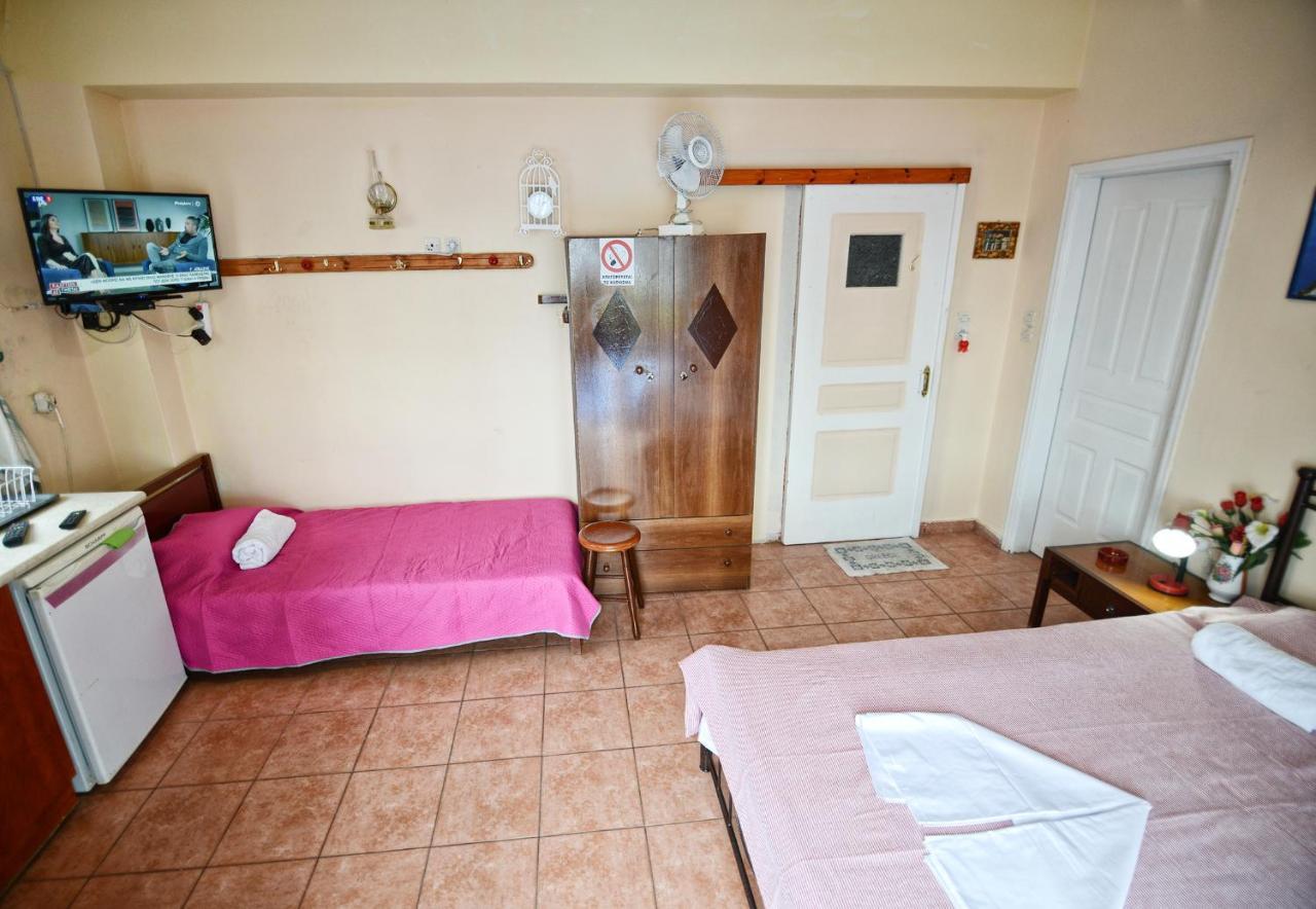 Ikaria Studios Manganitis Luaran gambar