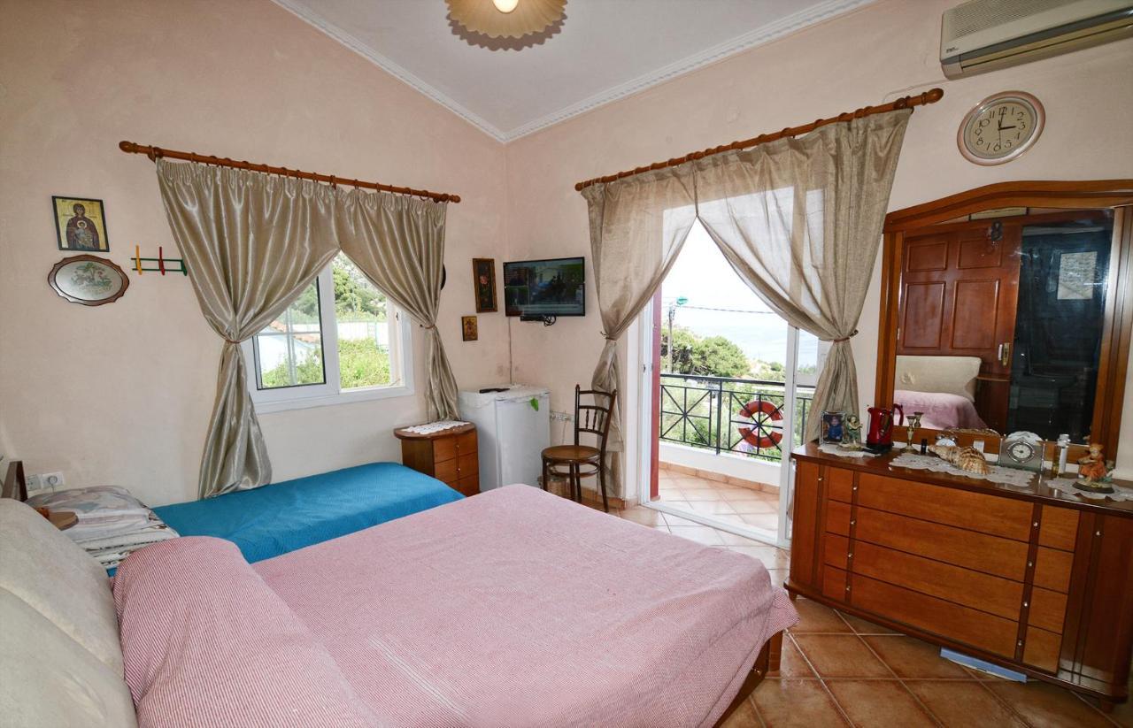Ikaria Studios Manganitis Luaran gambar