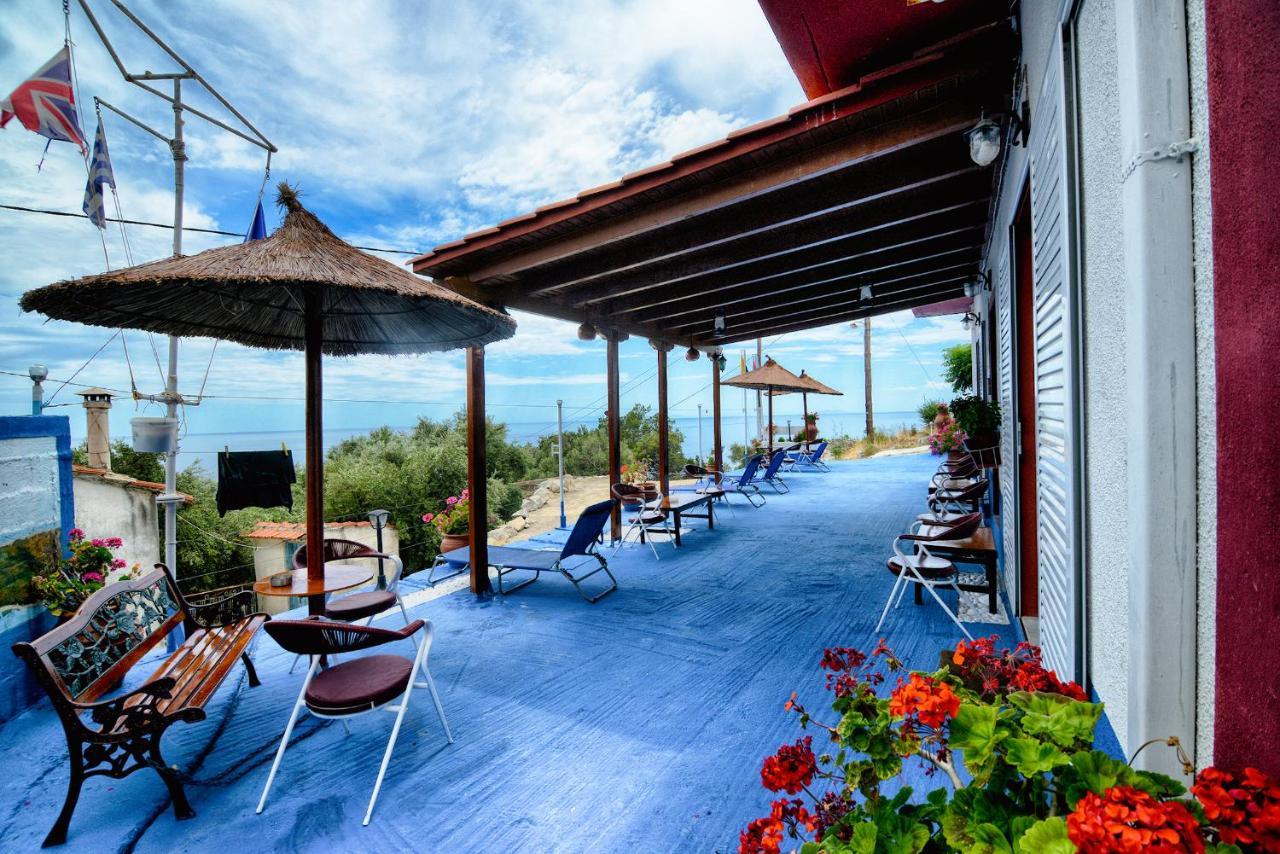 Ikaria Studios Manganitis Luaran gambar