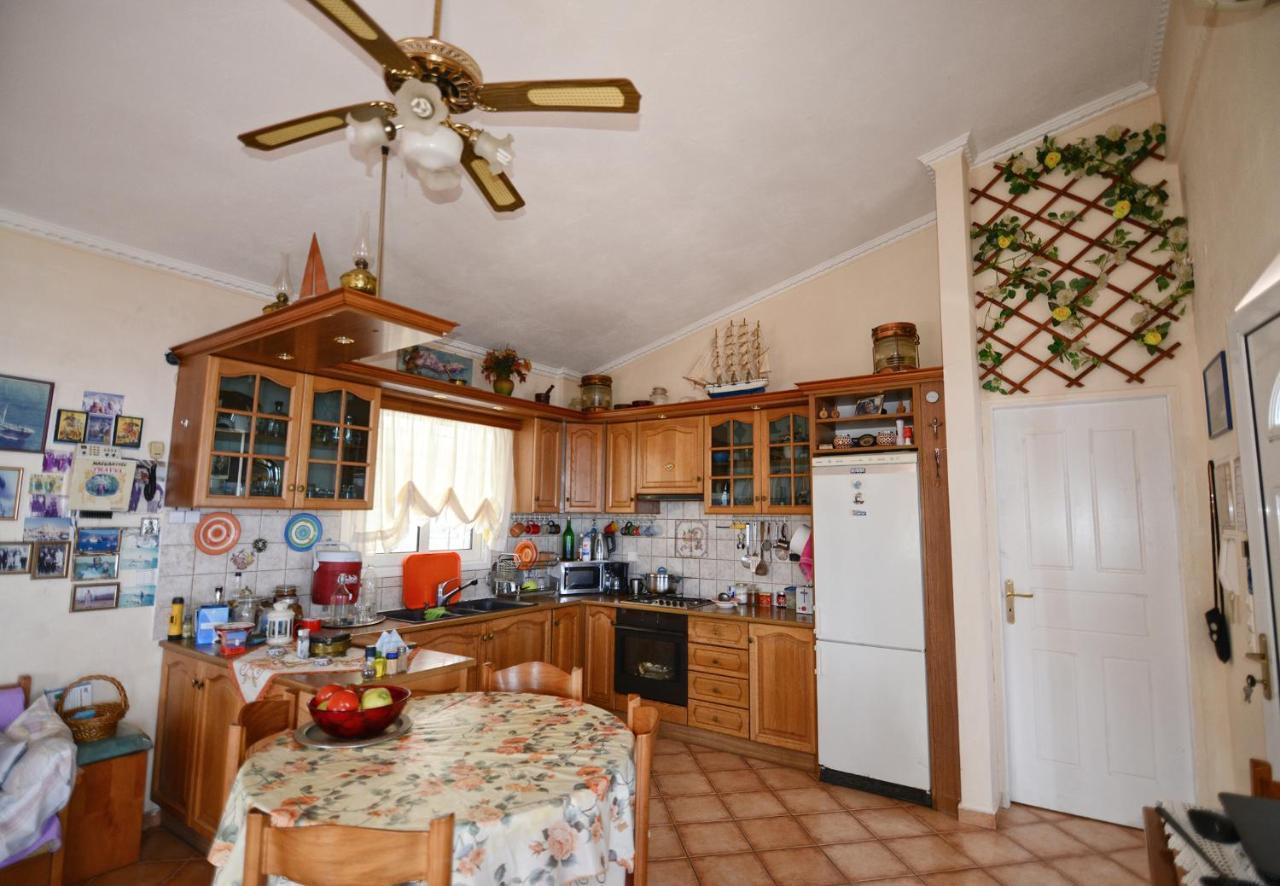 Ikaria Studios Manganitis Luaran gambar