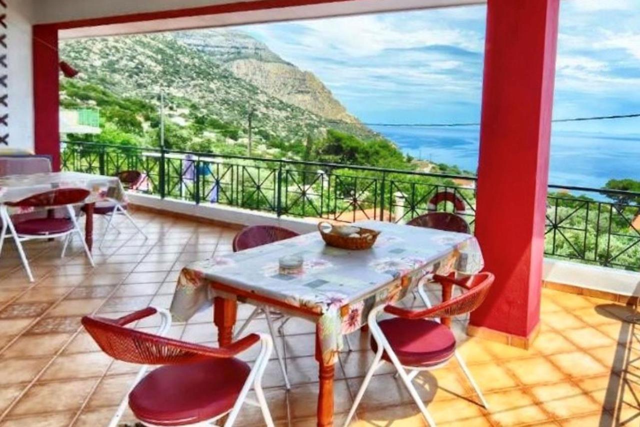 Ikaria Studios Manganitis Luaran gambar