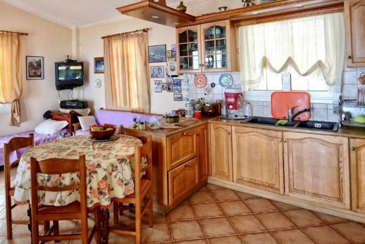 Ikaria Studios Manganitis Luaran gambar