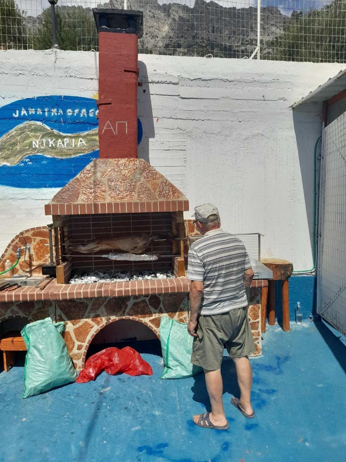 Ikaria Studios Manganitis Luaran gambar