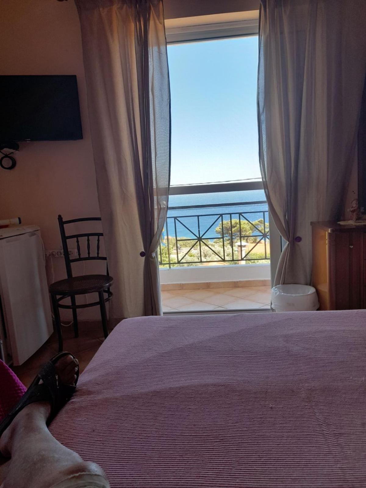 Ikaria Studios Manganitis Luaran gambar