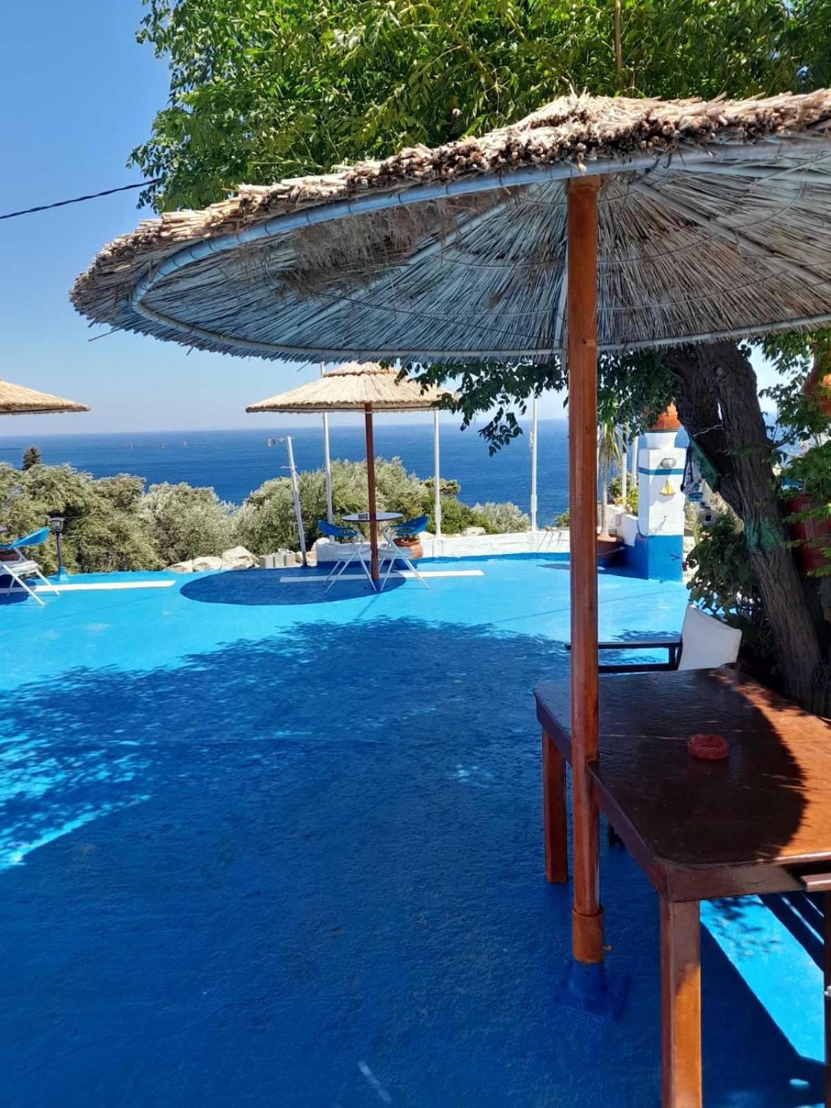 Ikaria Studios Manganitis Luaran gambar