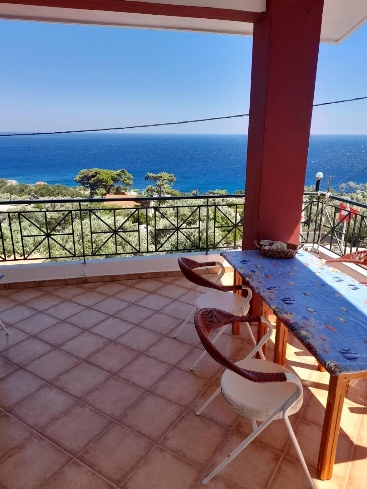 Ikaria Studios Manganitis Luaran gambar