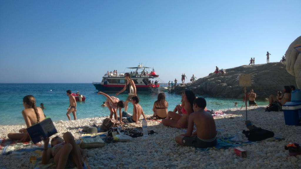 Ikaria Studios Manganitis Luaran gambar