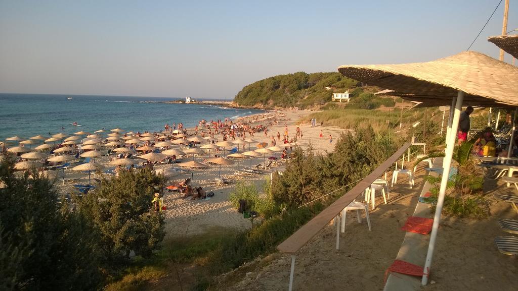 Ikaria Studios Manganitis Luaran gambar