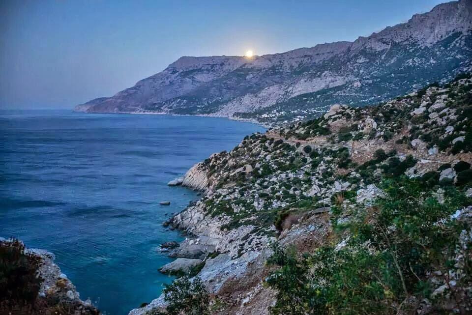 Ikaria Studios Manganitis Luaran gambar